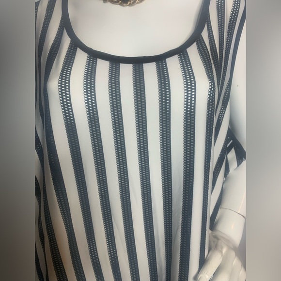 PLUS Size Black and White Striped blouse - Picture 4 of 9